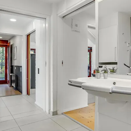 2 Bedroom Gorgeous In Hébergement de vacances *