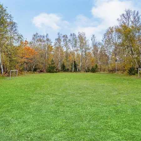 2 Bedroom Gorgeous In Hébergement de vacances *